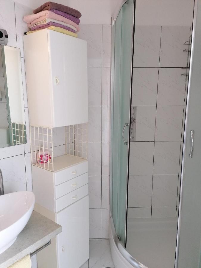 Halugica Apartman *